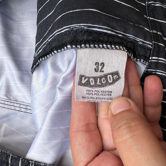 Mens Y2K Volcom cargo style swim trunks black striped size 32 - Picture 4 of 6